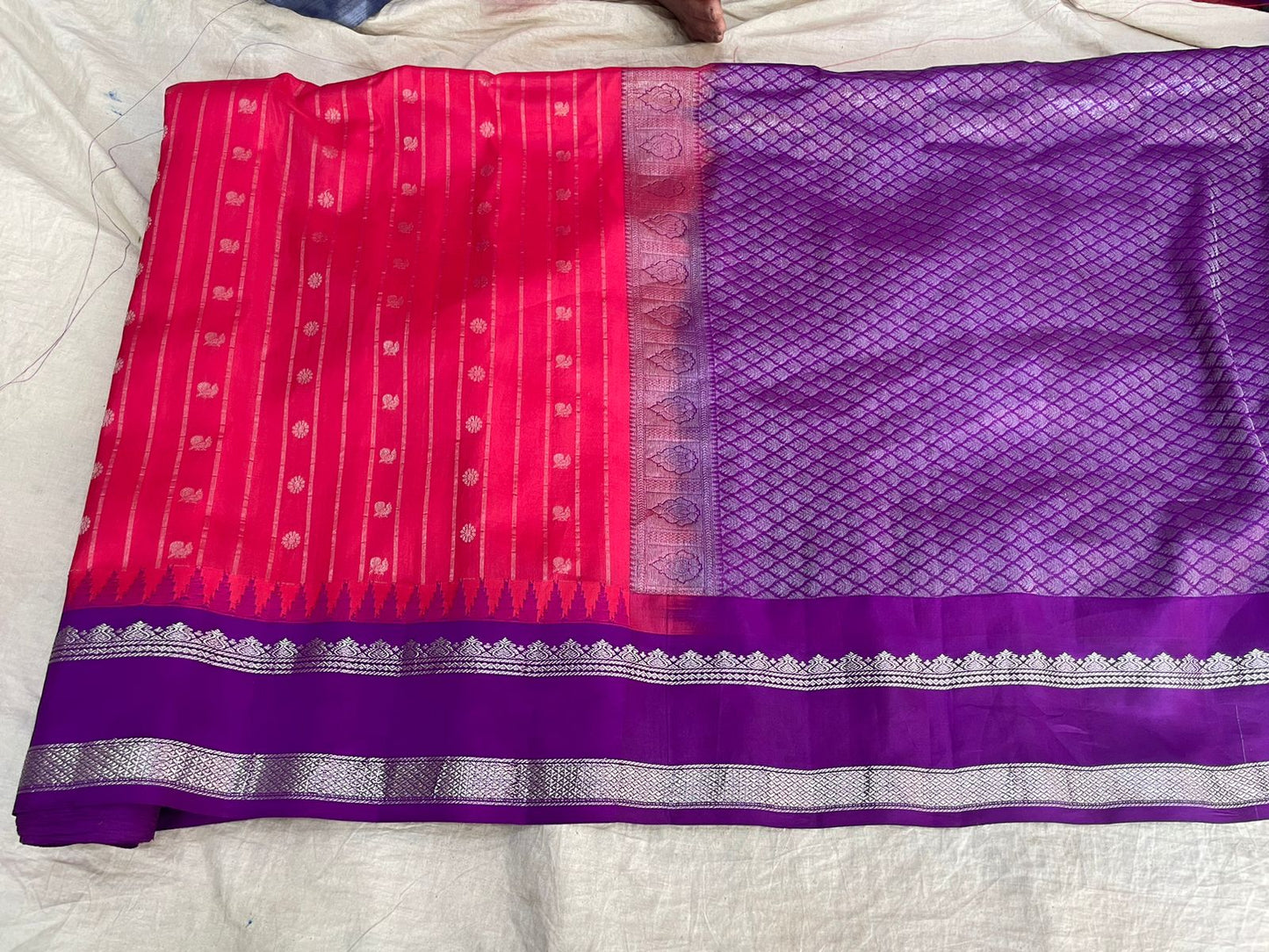 🍁Gadwal Pure Pattu Gap Border With Blouse Sarees.