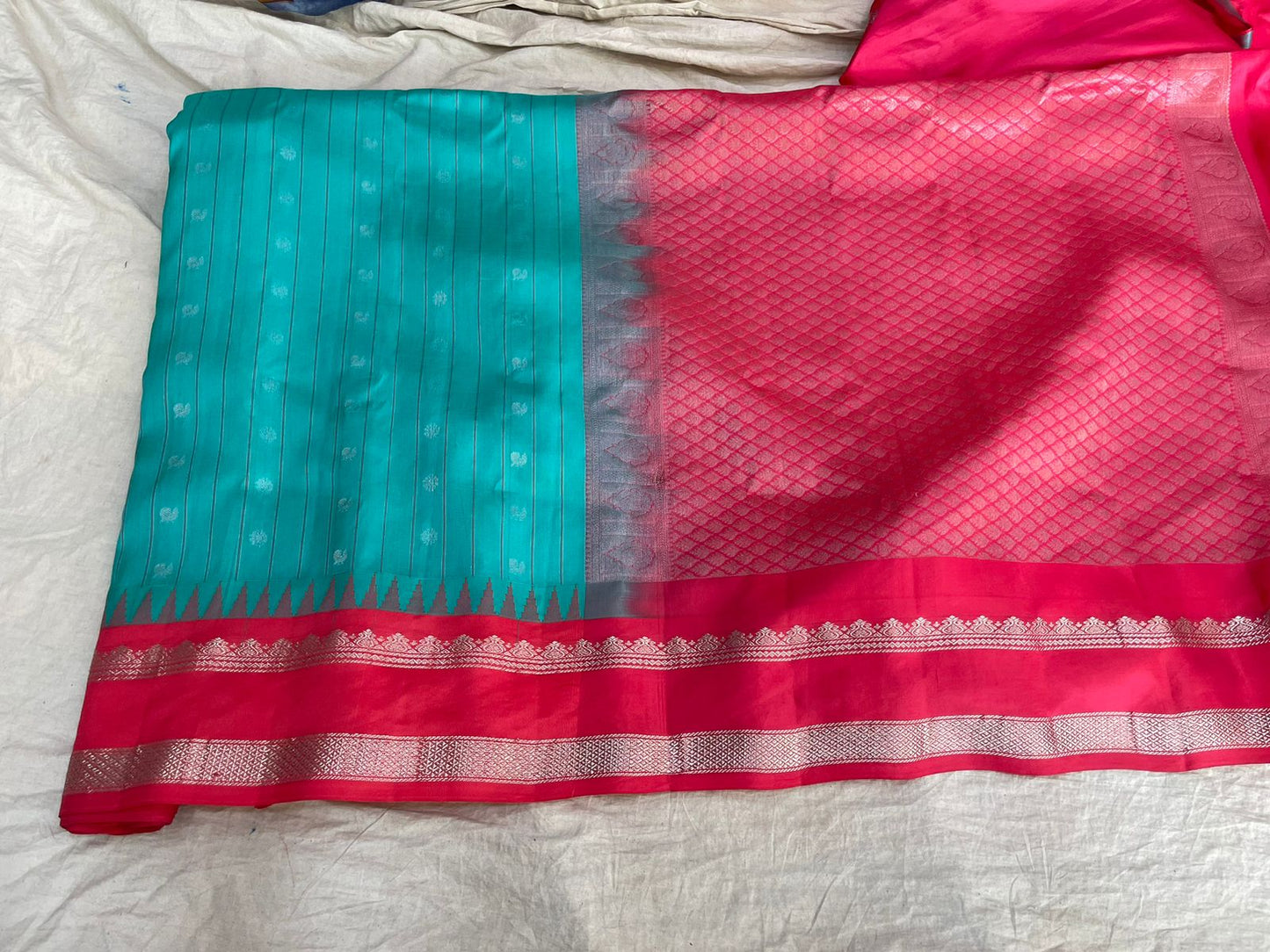 🍁Gadwal Pure Pattu Gap Border With Blouse Sarees.