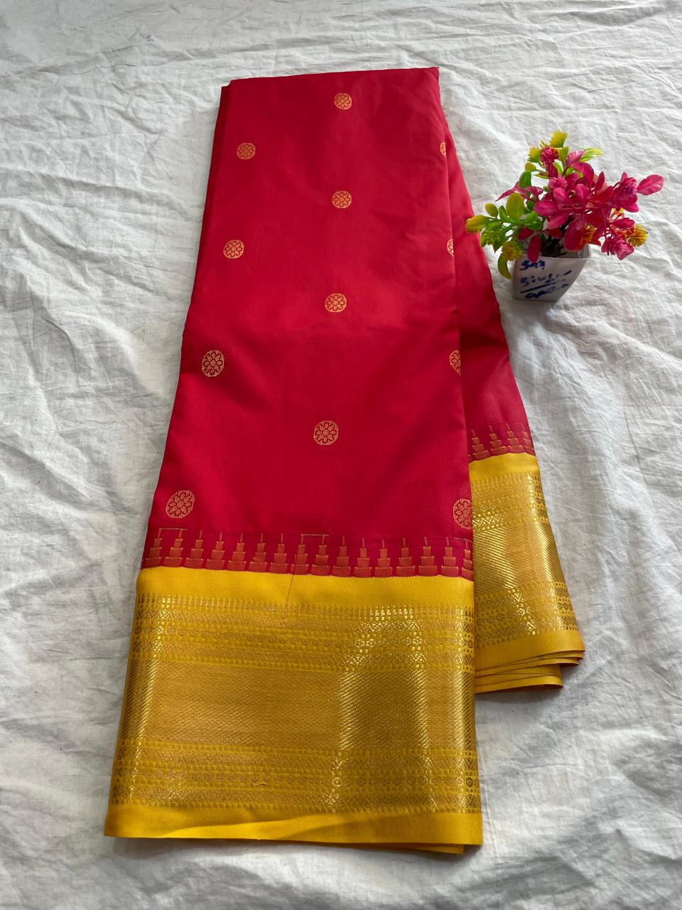 🍁Type: Gadwal Mixed Silk With Blouse Sarees.