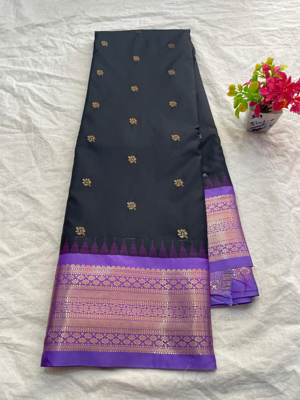 🍁Type: Gadwal Mixed Silk With Blouse Sarees.